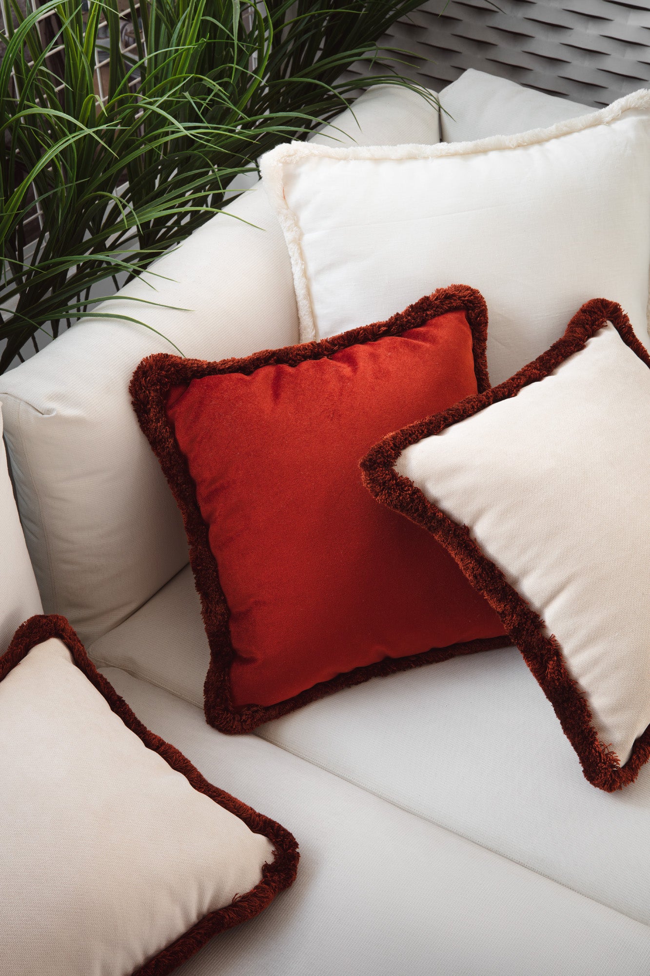 HAPPY PILLOW | Velvet Cushion DIRTY WHITE & BRICK