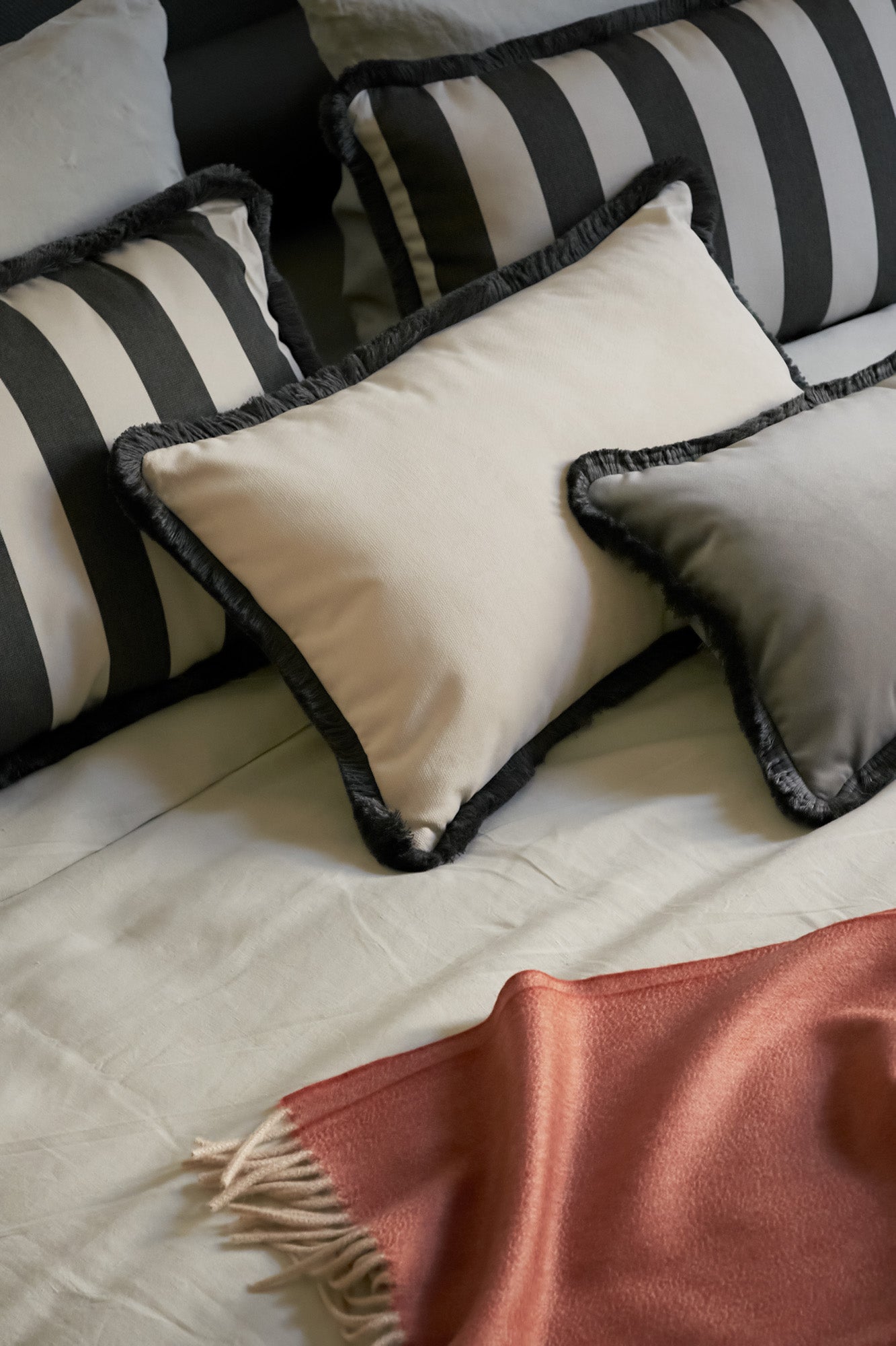 BED PILLOW | Velvet Cushion CARBON